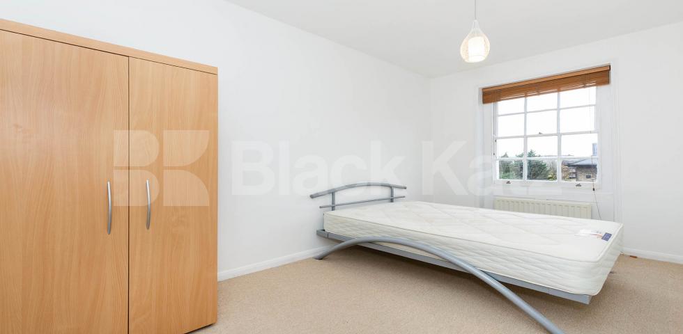 			STUNNING 3 BED WITH ROOF TERRACE & VIDEO VIEWING AVAILBLE!, 3 Bedroom, 1 bath, 1 reception Flat			 Stratford Villas, CAMDEN SQUARE